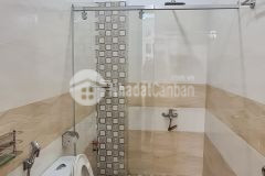 Nhà hẻm xe tải đang kinh doanh, sát đường phạm văn đồng.