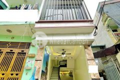 Bán nhà cầu bươu ô tô vào ngõ, lô góc, nhin ra sân chơi, 31m2, 4 tầng, giá 4.3 tỷ