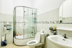 Nhà hẻm xe ô tô cách mt 70m, cách sân bay 10 phút, xây btct