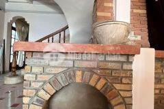 Cần bán căn nhà 2 mặt tiền rộng, sân để được 3 chiếc oto