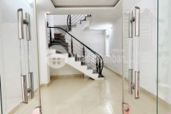 Bán nhà 3 tầng ngõ 152 hồ sen thông sang chợ hàng cũ