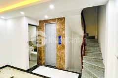 Sốcnhỉnh 6 tỷ ngõ kinh doanh ô tô đỗ cửa thang máy