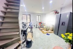 Giá thương lượng 1,65 tỷ nhà 2 tầng phố lạc long quân tây hồ.