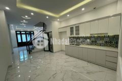 Bán nhà.thuong thanh long biên