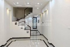 Bán gấp nhà hiếm định công hạ, 40m2, mt 5m, ô tô đỗ cửa, 2 mặt thoáng.