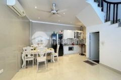 Nhà cực đẹp phô nguyên văn linh thach ban gara ôtô dân xây full nội thất ngõ thông.