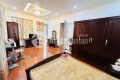 Mặt ngõ, lô góc, đường trước nhà 4m phố đường láng, đống đa. 0911554873.