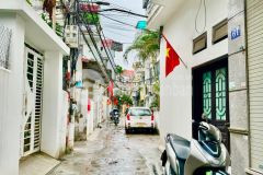 Mặt tiền rộng chục mét ra ô tô lô góc bán nhà hoàng mai dt 40m2