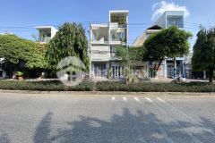 Bán nhà quận 9 mặt đường đại lộ 3 gần chợ phước bình 87.2m2 12.5 tỷ