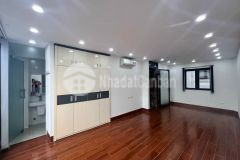 Nhà đẹp 2 mặt thoáng kinh doanh đỉnh mặt phố hồng tiến dt 40m2. giá 18.5 tỷ