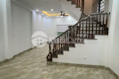 Bán căn nhà hoa hậu hoàng quốc việt, mới tinh, lô góc, 45m2, chỉ 6,1 tỷ.