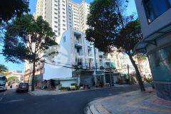 Cần bán lô đất ngay quảng trường thùy vân 3 mặt tiền, cách biển 200m