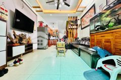 Cần bán nhà bồ đề, long biên 5t, 33m2 giá 3,8 tỷ cách ô tô đỗ 20m