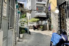 Nơ trang long nhà cũ 54m2 gần mặt tiền 2 tầng 3 phòng ngủ giá 3.9 tỷ.