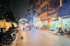 Bán nhà mặt phố quan nhân kinh doanh sầm uất