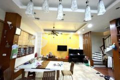 Siêu phẩm lô góc hoàng quốc việt nội thất xịn sò có gara ô tô thang máy chờ tiện ích đỉnh