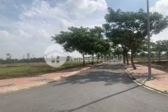 Hiện nhà tôi cần tiền nên bán gấp nền đất ngay trung tâm thủ thừa long an.