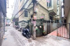 Ngọc hồi hiện đang mở rộng như phố, ô tô đỗ cửa, thông sang chợ văn điển,, trung tâm của huyện th