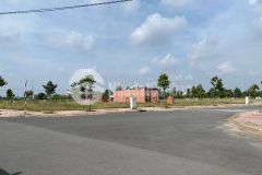 Cần bán lô đất ngay trung tâm thủ thừa sổ hồng riêng.