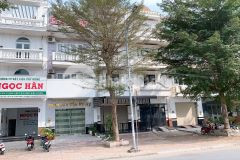 Bá.n nhà mặt tiền có thu nhập dòng tiền hàng tháng.