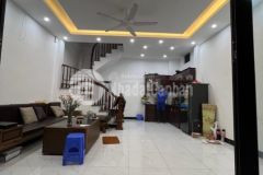 Cần bán nhà dân xây đường lĩnh nam 33m2 5 tầng mt 6m giá 3.95 tỷ.