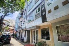 Bán nhà riêng hoàng quốc việt căn góc, phân lô, ô tô, văn phòng 41m5t giá 10.6 tỷ