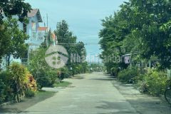 3 lô mặt tiền nằm cách ql1a 200m,sát chợ bà rén,giá 6xx 1 lô.