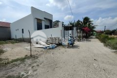 Bán nhà diên điền mới xây 3 phòng ngủ đường bê tông thông thoáng có sân đỗ oto