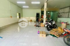 Cho thuê kho mặt tiền bề ngang rộng 10m đường phạm văn nhờ giá 10 triệu