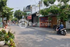 Bán nhà nát mặt tiền đường thông nhiều hướng ngay thới tam thôn 16 hóc môn giá 680tr