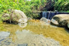 Bán đất khánh nam giáp suối đá chảy quanh năm vị trí sau lưng ủy ban đi vào