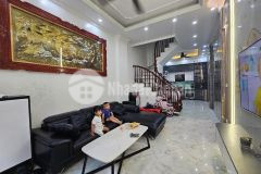 Cần bán ngay nhà ngõ 66 ngọc lâm, long biên 40m2, 5t, giá 5,35 tỷ