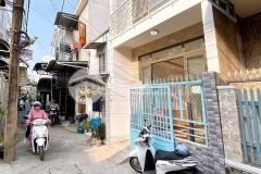 Nhà lầu mới nằm kế cầu hưng lơi giá dưới 2 tỉ