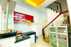 Quận 1 xe hơi đỗ cổng 4tầng 3pn 32m2 nhà full nội thất gần mặt tiền