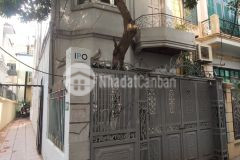 Bán nhà lạc long quân 37m2 x 4t mt 4.2m ngõ thông ô tô tránh 5 bước ra phố lô góc