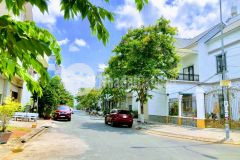 Bá.n nền 120m2 sổ hồng đông nam đường b8 đối diện trường học hưng phú