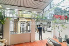 Bán nhà 3 tầng mặt phố gần hồ bạch đằng, tp hd, 82.5m2, mt 5.68m, hướng tây, giá tốt
