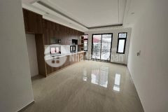 Bán nhà võ chí công, dt 47mx5 tầng, ô tô đỗ cách 20m, lô góc,giá 5.4 tỷ.