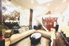 Tồn tại giữa lạc long quân ngôi nhà 5 tầng 38m2 nội thất siêu đẹp giá 6.7 tỷ