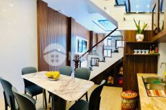 Ần bán nhà liên kế sân vườn mới toanh nội thất cao cấp mặt tiền đường cổ loa