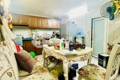 Bán nhà phố lạc long quân,dt 65mx5 tầng, ô tô đỗ cổng,giá 10 tỷ.