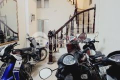 Vị trí đẹp, ngõ kinh doanh thông rộng. gần rất nhiều các trường đại học, siêu thị, hàng ăn lớn