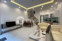 Bán gấp nhà ngõ 272 phố ngọc thụy, long biên, 45m2, 5 tầng, mt4.8m, ô tô, full đồ