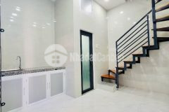 Bán nhà chợ phạm văn hai, 3 tầng, chỉ 2 tỷ 4, hẻm thông