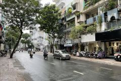 Bán đất mặt phố nguyễn hoàng tôn, 201m2, mt 9m, 40 tỷ