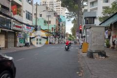 Quận 10, nguyễn tri phương, sát mt đường, 5 tầng 6pn khép kín, khai thác cho thuê, làm vp đều tiện,