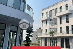 Cho thuê shophouse 3 mặt tiền 5 tầng có thang máy, đói diện ngay trung tâm quận
