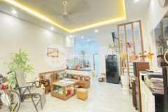 Bán gấp nhà khâm thiên, đđa. dt 50m2, mt 4.2m. ô tô đỗ cổng, chỉ 6 tỷ