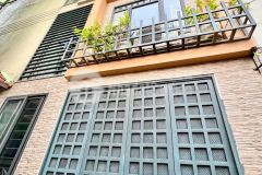 Bán nhà việt hưng,long biên, xây chắc chắn đẹp lung linh,trung tâm tiện ích vô cùng,39m2,4.9 tỷ