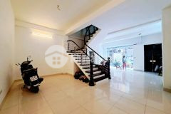 Bán nhà phân lô khu vực vạn bảo dt60m x 5t, mt6m. sđcc. giá 21 tỷ. lh 0922855868